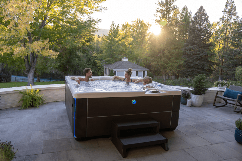 hotspring-Highlife-Vanguard-AlpineWhite-Java-Lifestyle-perhe hotspring-Highlife-Vanguard-AlpineWhite-Java-Lifestyle-perhe-ulkoporeallas-kotipihalla