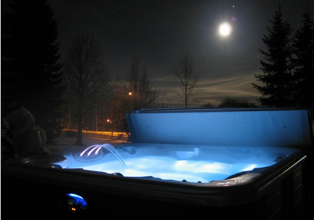Laukaa HotSpring-Highlife-Envoy-Talvi-ulkoporealtaan energiatalous