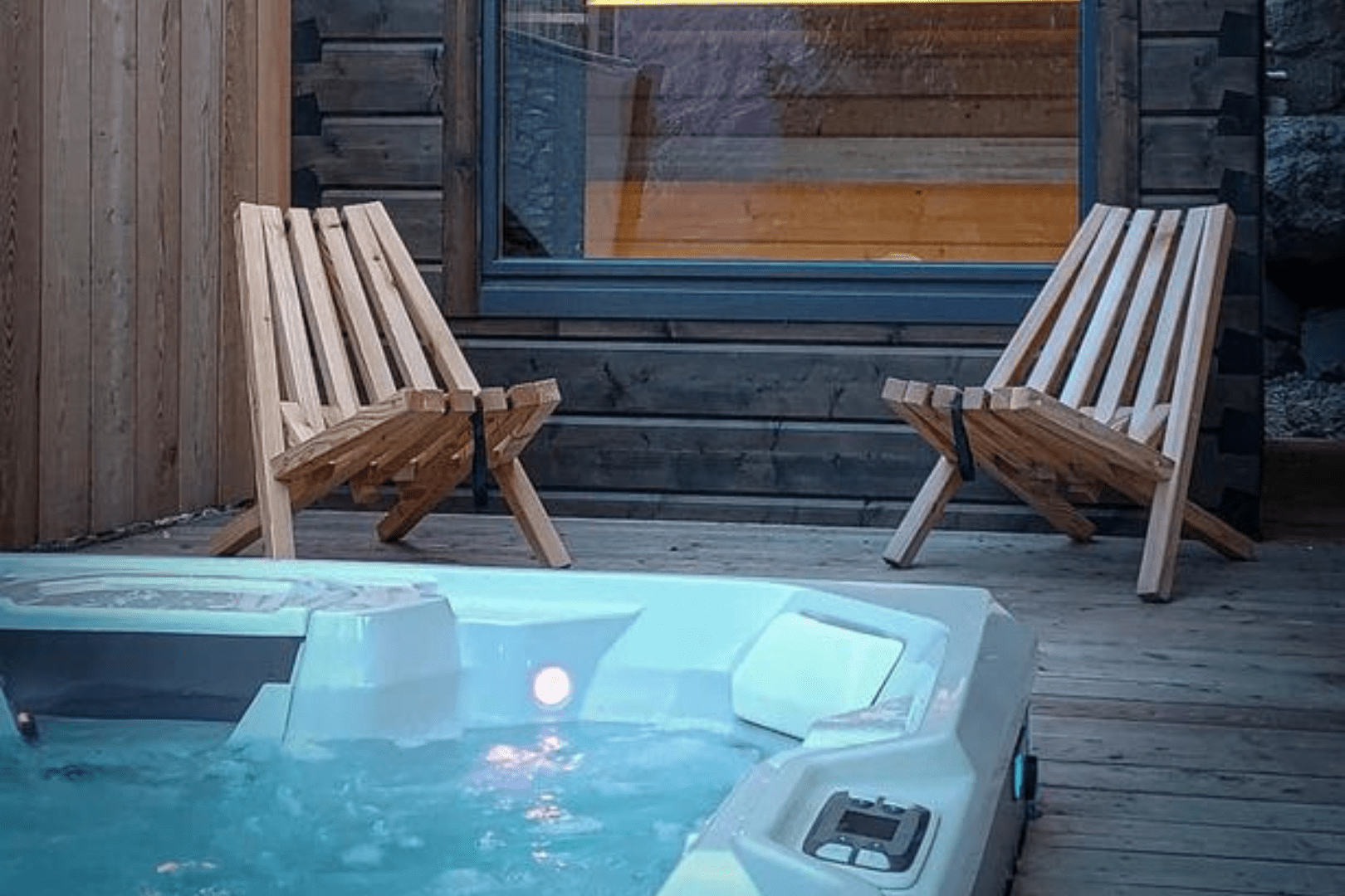 Hetki sauna ja HotSpring ulkoporeallas Hetki sauna ja HotSpring ulkoporeallas