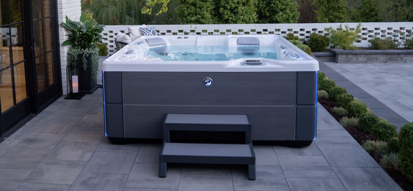 hot-spring-highlife-aria-ulkoporeallas-alpinewhite-charcoal-spa-with-steps-cspot hot-spring-highlife-aria-ulkoporeallas-alpinewhite-charcoal-spa-with-steps-cspot-kotipihalla