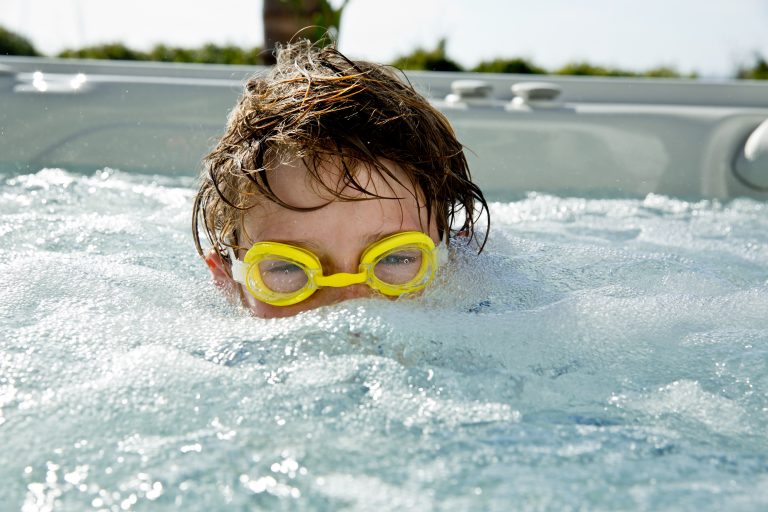hot-spring-highlife-2014-vanguard-icegray-lifestyle-boy-03-768×512