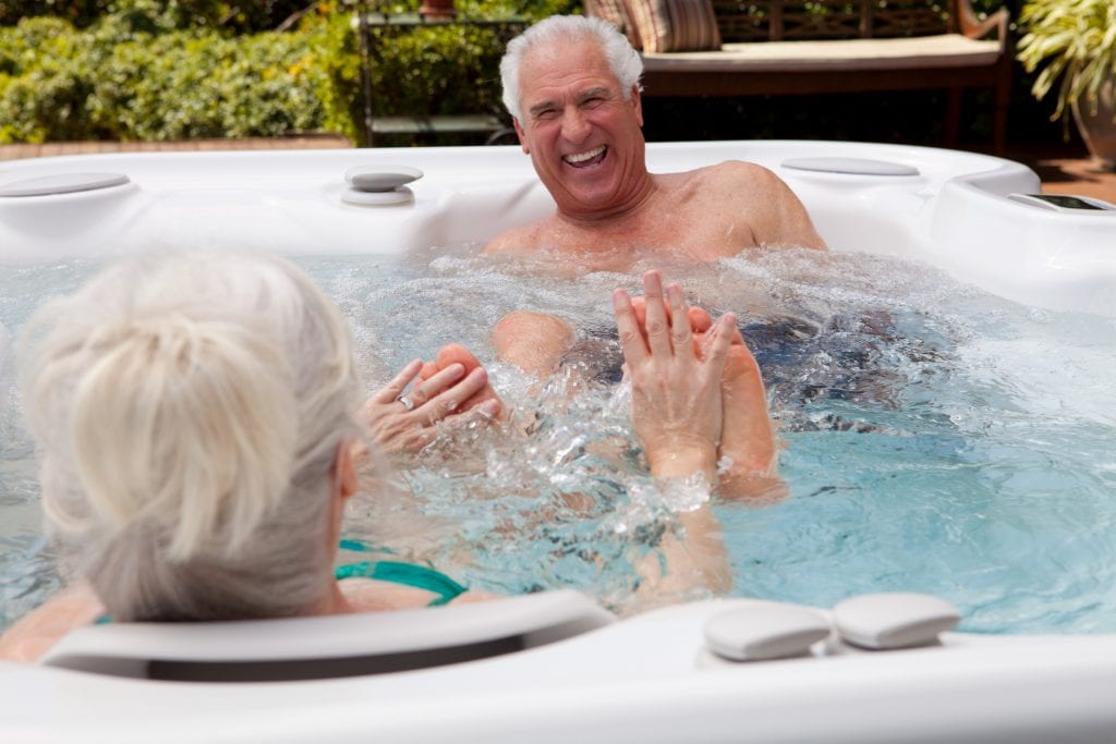 hotspring-highlife-2014-jetsetter-nxt-alpinewhite-mocha-lifestyle-couple-09-1024×683